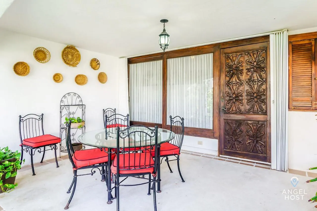 Holiday home Oceanside Townhome A Block To Beach Plus 3 Pools Onsite Cancun