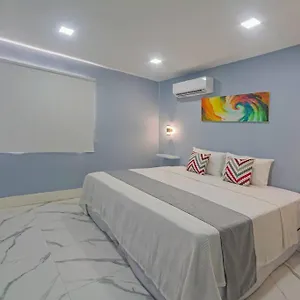 Playa Del Nino And Ferry Isla Mujeres 15 Minutes! Holiday home