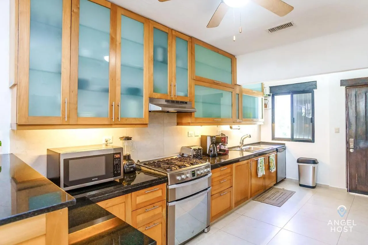 Holiday home Oceanside Townhome A Block To Beach Plus 3 Pools Onsite Cancun
